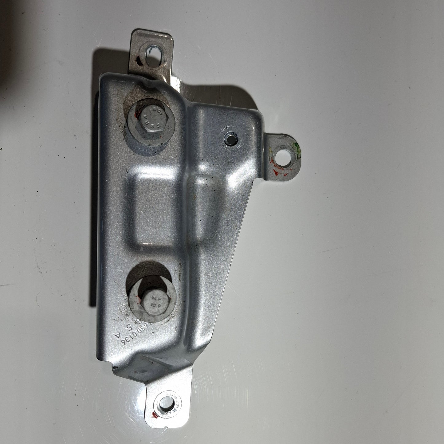 BRACKET HINGE ENGINE HOOD LE