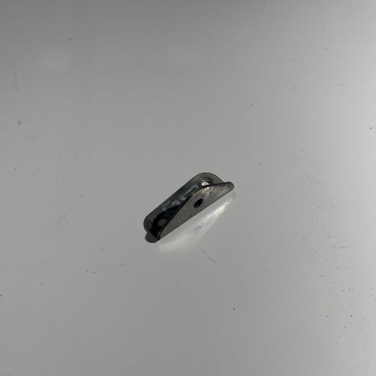MUFFLER L-BRACKET RI RE