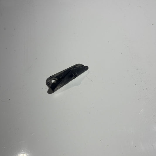 MUFFLER L-BRACKET LE FR