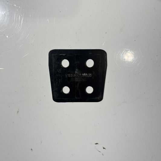 REINFORCEMENT TRACK LEVER AT WHEEL CARRIER