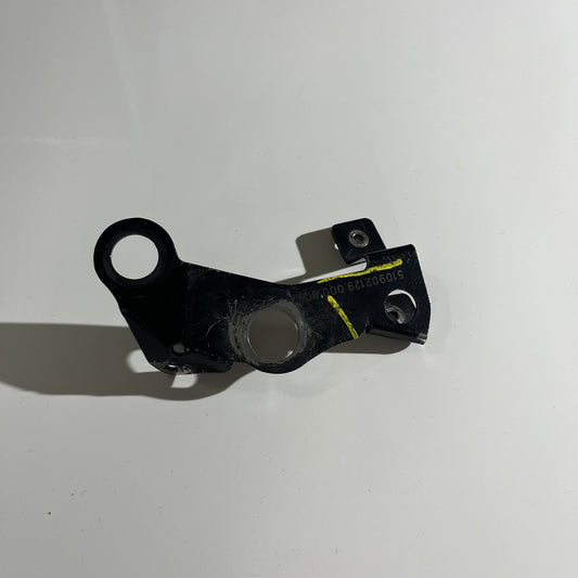 OIL FAST FILLING AIRLANCE VALVE BRACKET